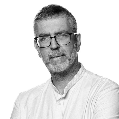 Ο Γιώργος Φλωράκης αποχαιρετά τον ραδιοφωνικό παραγωγό και DJ Γιάννη Στεφανάκο που έφυγε από τη ζωή σε ηλικία 57 ετών.