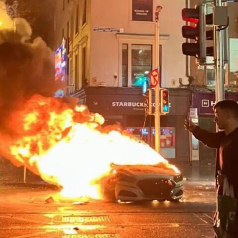 Άγρια νύχτα στο Δουβλίνο - Επεισόδια κοντά στο σημείο της επίθεσης Αλγερινού με μαχαίρι σε σχολείο