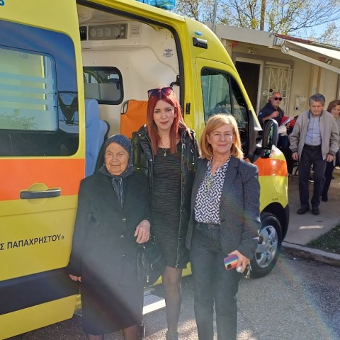 Η συνταξιούχος αγρότισσα κ. Αθηνά Παπαχρήστου δώρισε ασθενοφόρο στο νοσοκομείο Μεσολογγίου - Παραδόθηκε με την παρουσία της