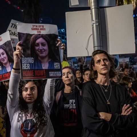 Πολίτες στο Τελ Αβίβ σε διαμαρτυρία ζητούν την απελευθέρωση των ομήρων από τη Χαμάς