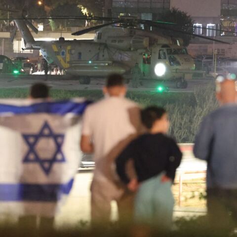 Ισραήλ - Χαμάς: 14 όμηροι και 42 Παλαιστίνιοι κρατούμενοι θα απελευθερωθούν σήμερα - Δεύτερη ημέρα εκεχειρίας - Έφτασε μεγάλη ανθρωπιστική βοήθεια.