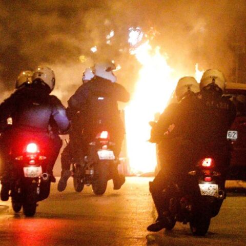 Ζωγράφου: Επεισόδια τα ξημερώματα στην Πανεπιστημιούπολη - Επίθεση ομάδας 50 ατόμων - Μολότοφ, καταστροφές και φθορές σε ιδιοκτησίες.