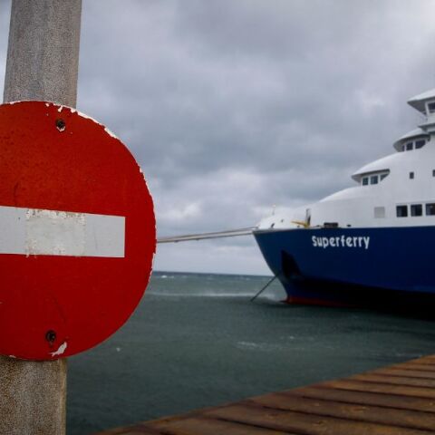 Κακοκαιρία Bettina: Τα 10 μποφόρ φτάνουν οι άνεμοι σε θαλάσσιες περιοχές - Σε ισχύ απαγορευτικό απόπλου από Πειραιά και Λαύριο - Κλειστά αρκετά πορθμεία.