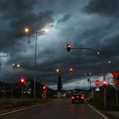 Κακοκαιρία Bettina: Επικαιροποίηση έκτακτου δελτίου ΕΜΥ - Σταδιακή εξασθένιση των θυελλωδών ανέμων - Η πρόγνωση για τις επόμενες ώρες.