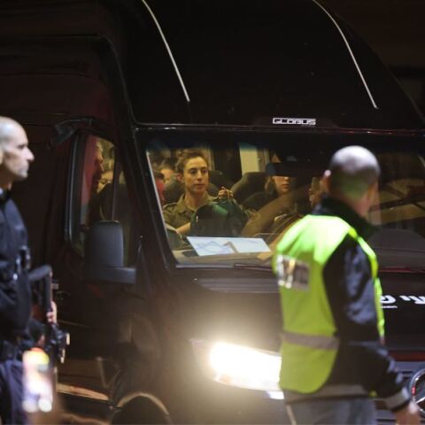 Γάζα: Άλλοι 13 όμηροι θα αφεθούν ελεύθεροι σήμερα από τη Χαμάς, σύμφωνα με ισραηλινά μέσα - Κατάλογο με ονόματα έλαβε το γραφείο του Νετανιάχου.