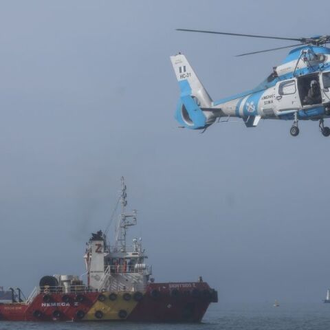 Βύθιση φορτηγού πλοίου με 14 άτομα πλήρωμα νοτιοδυτικά της Λέσβου - Σε εξέλιξη μεγάλη επιχείρηση του Λιμενικού - Ενεργοποιήθηκε φρεγάτα του πολεμικού ναυτικού.