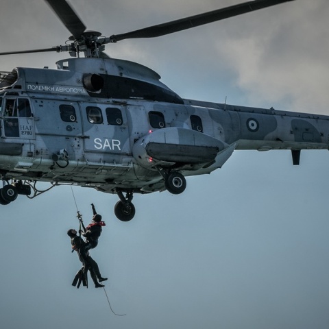 Διάσωση ατόμου από ελικόπτερο