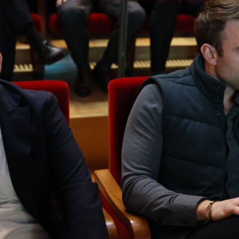 Παγωμένη χειραψία Κασσελάκη - Ανδρουλάκη σε εκδήλωση του Επαγγελματικού Επιμελητηρίου στο Ίδρυμα Νιάρχος - Κάθισαν δίπλα χωρίς να ανταλλάξουν κουβέντα.