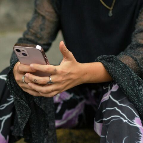 ΕΛΑΣ: Εξιχνιάστηκε η δράση εγκληματικής ομάδας που διέπραττε απάτες με το πρόσχημα σύναψης ερωτικού δεσμού - Αποκόμισαν ποσό άνω των 200.000 ευρώ.