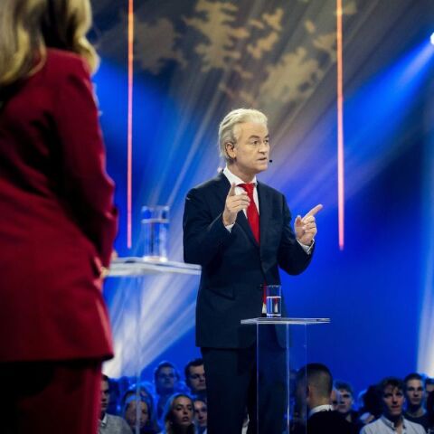 Ολλανδία: Σε αδιέξοδο οι διαπραγματεύσεις για τον σχηματισμό κυβέρνησης συνασπισμού - Το σκάνδαλο που οδήγησε στην παραίτηση του υπεύθυνου των συνομιλιών.