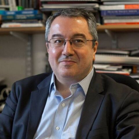 Ηλίας Μόσιαλος: Αναγόρευση σε επίτιμο διδάκτορα Ιατρικής του ΑΠΘ και ομιλία με θέμα το σύστημα υγείας μετά την πανδημία - Το βιογραφικό του τιμώμενου καθηγητή.