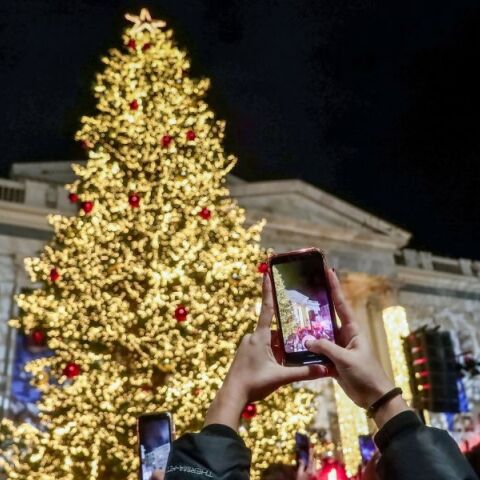 Δήμος Πειραιά: Φωταγωγείται το χριστουγεννιάτικο δέντρο την Παρασκευή 8 Δεκεμβρίου - Αναλυτικά οι εκδηλώσεις της εορταστικής περιόδου. 