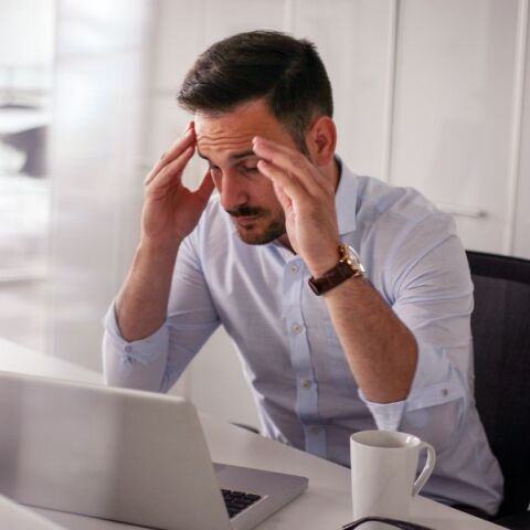 Πώς σχετίζεται ο πονοκέφαλος με τους μύες του αυχένα - Τα στοιχεία νέας έρευνας