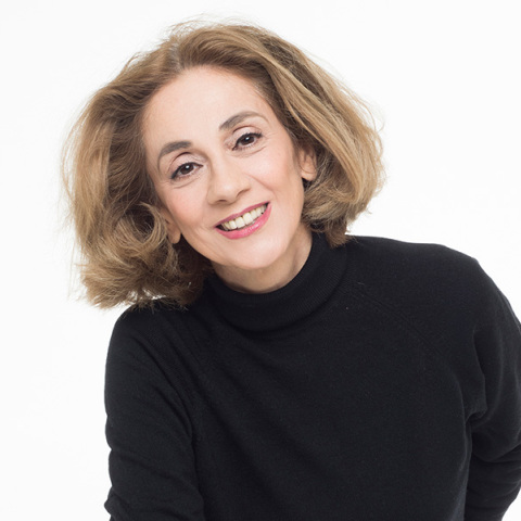 Η Μανίνα Ζουμπουλάκη παρουσιάζει το νέο της βιβλίο «Κακή νοικοκυρά, μέτρια μαγείρισσα, τουρίστρια μάνα»