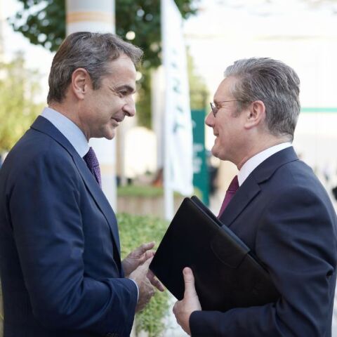 Νέα συνομιλία Μητσοτάκη - Στάρμερ στο περιθώριο της Διάσκεψης για το κλίμα στο Ντουμπάι 