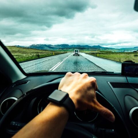 Οι πωλήσεις στην Ευρώπη αυξήθηκαν το 2023 χάρη στα υβριδικά και τα ηλεκτρικά οχήματα