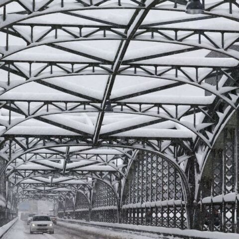 Στο έλεος του χιονιά η Γερμανία - Έκλεισε το αεροδρόμιο του Μονάχου