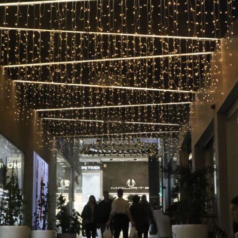 Εορταστικό ωράριο: Πώς θα λειτουργήσουν τα καταστήματα για τις γιορτές