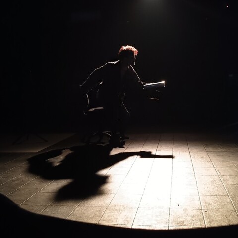 ΚΟΚΚΑΛΟ. Μπήκαμε στις πρόβες της πολυσυζητημένης παράστασης λίγο πριν την πρεμιέρα.