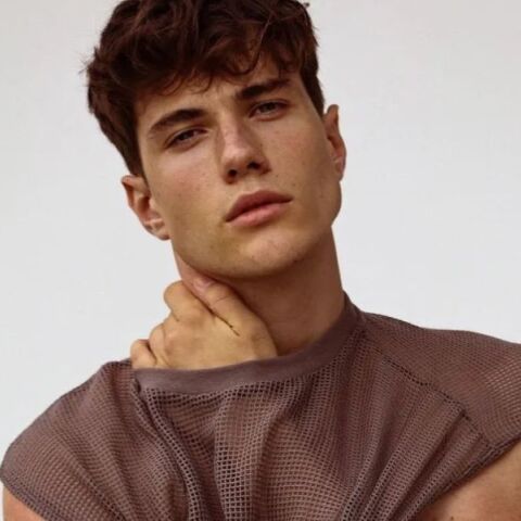 Εντοάρντο Σαντίνι: Αποφάσισε να εγκαταλείψει το μόντελινγκ και να γίνει ιερέας - Στα 17 του είχε ψηφιστεί ως ο πιο όμορφος άντρας της Ιταλίας. 