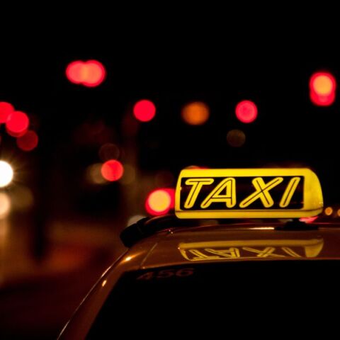 Κερατσίνι: Νεαρή γυναίκα εντοπίστηκε χωρίς τις αισθήσεις της σε ταξί - Μεταφέρθηκε στο Θριάσιο σε κατάσταση μέθης - Πού στρέφονται οι έρευνες.