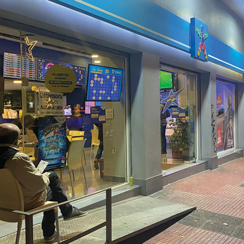 Σε βλέπω να ξύνεις το ξυστό και το κεφάλι σου