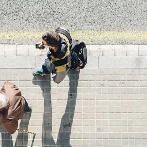 7 τρόποι να μετατρέψεις το περπάτημα σε άσκηση για τους κοιλιακούς