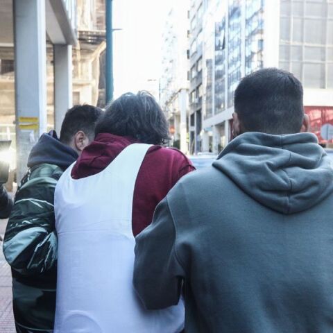 Προφυλακιστέος ο 71χρονος για τη γυναικοκτονία στη Σαλαμίνα