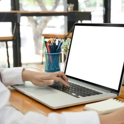 Έρευνα της ΕΛΣΤΑΤ: Aύξηση κατά 54,4% των νοικοκυριών της χώρας που έχουν πρόσβαση στο διαδίκτυο από την κατοικία τους, σε σύγκριση με το 2013.