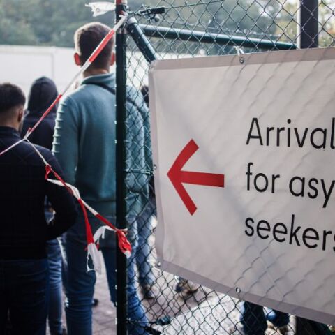 Γερμανία: Το CDU αλλάζει στάση έναντι του Ισλάμ - Μόνο «οι μουσουλμάνοι που μοιράζονται τις αξίες μας ανήκουν στη χώρα», αναφέρεται στο νέο πρόγραμμα.