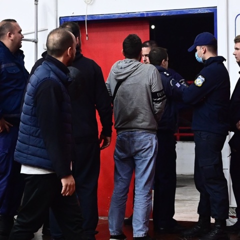 Στιγμιότυπο από τα επεισόδια στο Ρέντη όπου τραυματίστηκε ο 18χρονος