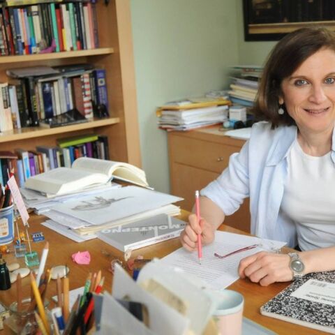 Βάσω Κιντή: Η καθηγήτρια του ΕΚΠΑ κρίνει τις πρυτάνεις των πανεπιστημίων των ΗΠΑ για τη στάση τους στα φαινόμενα αντισημιτισμού και τον τρόπο που απολογήθηκαν.