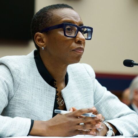 Χάρβαρντ: Στηρίζουν την «πολιορκημένη» πρόεδρο του πανεπιστημίου Κλοντίν Γκέι οι καθηγητές - Πιέσεις για παραίτηση μετά τις δηλώσεις για αντισημιτισμό. 