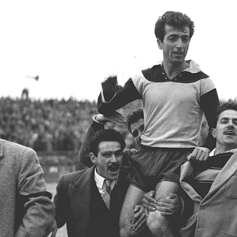 Πέθανε ο Κώστας Νεστορίδης σε ηλικία 93 ετών: Το βίντεο - αφιέρωμα της ΑΕΚ στον σπουδαίο ποδοσφαιριστή που πρωταγωνίστησε με τη φανέλα του συλλόγου. 