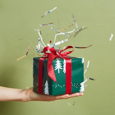Δώρο σε χριστουγεννιάτικο περιτύλιγμα