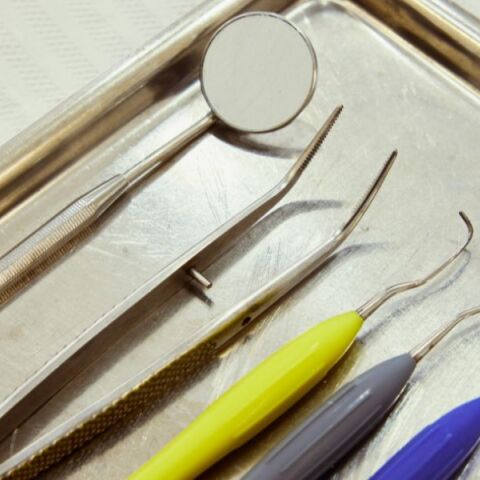 Γαλλία: Περισσότεροι από 1.100 πελάτες οδοντιατρείου στο Χερβούργο καλούνται να υποβληθούν σε εξετάσεις για ηπατίτιδα και HIV έπειτα από «σοβαρές παραλείψεις». 