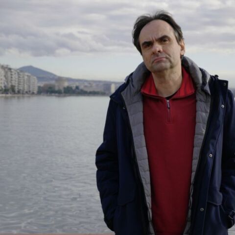 Βασίλης Βαμβακάς: Συνέντευξη με τον συγγραφέα του βιβλίου «Το εκκρεμές. Πολιτική, κουλτούρα και κοινωνία στην Ελλάδα των διαρκών κρίσεων» (εκδόσεις Archive)