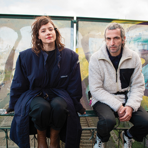 Άρης Σερβετάλης – Έφη Μπίρμπα: «Συν-λειτουργούμε μέσα στην παράσταση»