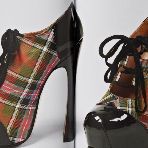 Η εικόνα είναι από το coffee-table book της Taschen «Shoes A-Z»