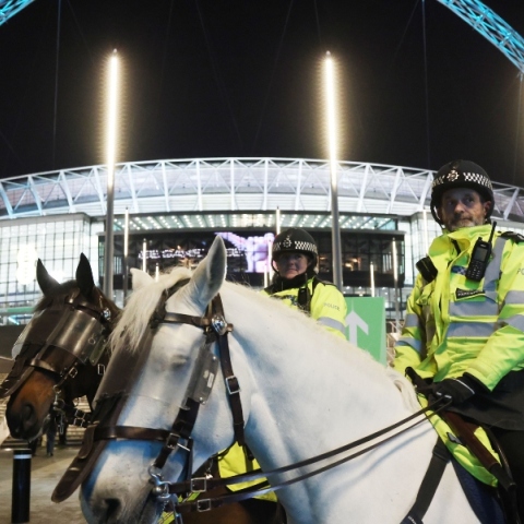 Προς Θεού, μήν κοιτάτε τι έκαναν στην Αγγλία