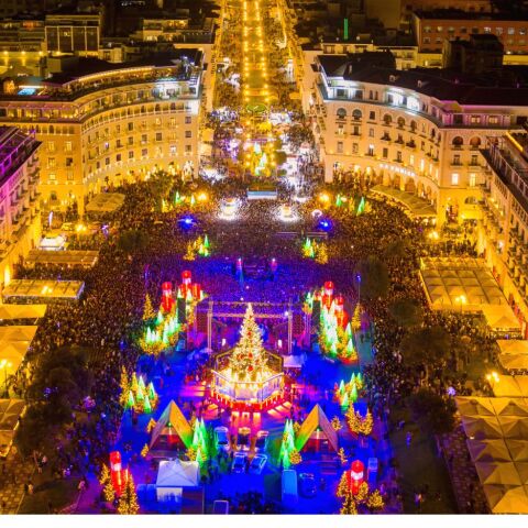 Αθήνα και Θεσσαλονίκη φόρεσαν τα γιορτινά τους και περιμένουν τα Χριστούγεννα