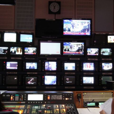 ERT WORLD: Εκπέμπει πλέον και στο Ηνωμένο Βασίλειο μέσω του επίγειου δικτύου Freeview - Πρόσβαση σε ενημερωτικά δελτία και ευρύ φάσμα προγραμμάτων. 