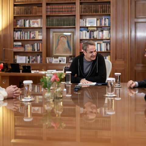 Κυριάκος Μητσοτάκης: Με εγκαυματίες συναντήθηκε ο πρωθυπουργός με αφορμή την Πανελλήνια Ημέρα Πρόληψης Εγκαυμάτων - Τι συζήτησαν στο Μέγαρο Μαξίμου.