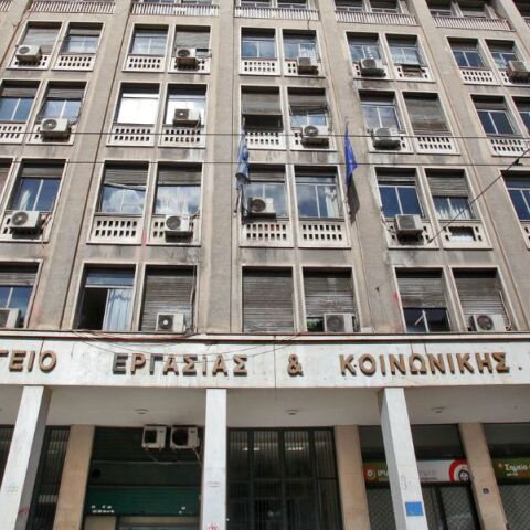 Υπουργείο Εργασίας & Κοινωνικής Ασφάλισης: Η τροπολογία για τους αλλοδαπούς εργάτες μέσα από 17 ερωτήσεις και απαντήσεις.