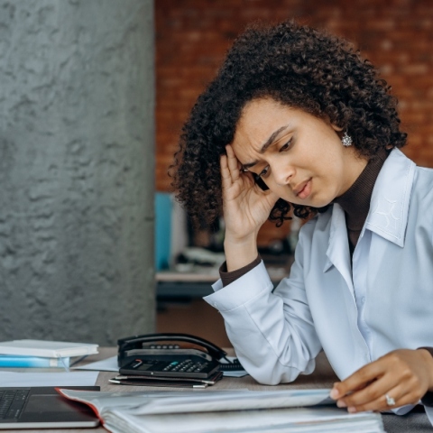 Burnout: Πώς να το αναγνωρίσουμε και πώς να βγούμε από αυτό