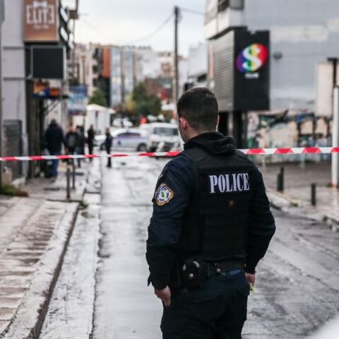 Πυροβολισμοί έξω από κέντρο διασκέδασης στο Γκάζι - Βίντεο ντοκουμέντο καταγράφει τη στιγμή της επίθεσης - Σκληρές εικόνες.