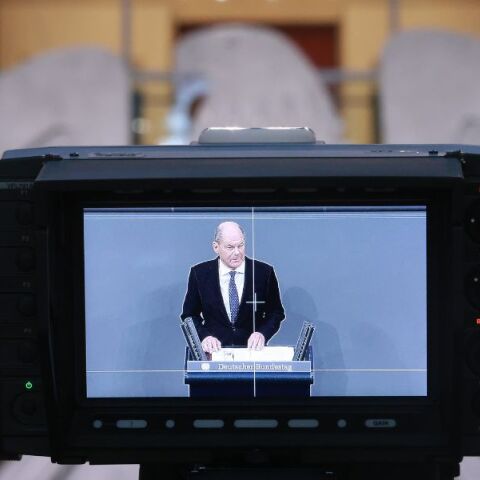 Γερμανία: Κατά της χαλάρωσης του «φρένου χρέους», αλλά υπέρ της διεξαγωγής πρόωρων εκλογών η πλειοψηφία - Επιβεβαιώνεται η δυσαρέσκεια των πολιτών.