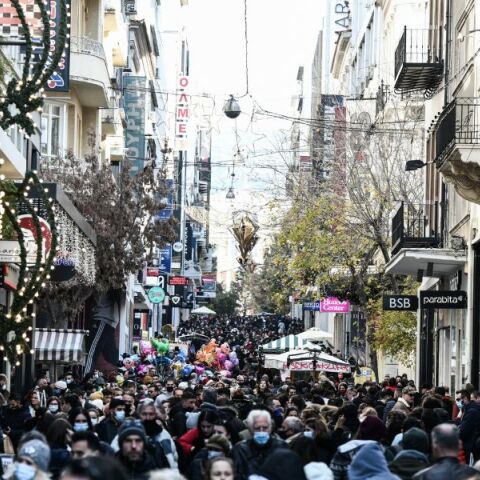 Χριστούγεννα 2023: Ανοιχτά σήμερα Κυριακή 17 Δεκεμβρίου τα καταστήματα - Πώς διαμορφώνεται το εορταστικό ωράριο λειτουργίας.