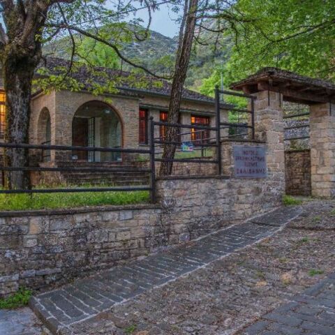 Σκλίβανη: Το ορεινό χωριό της Ηπείρου είναι πυρήνας ιστορίας, πολιτισμού και εκκλησιαστικής τέχνης - Τα μνημεία του οικισμού.