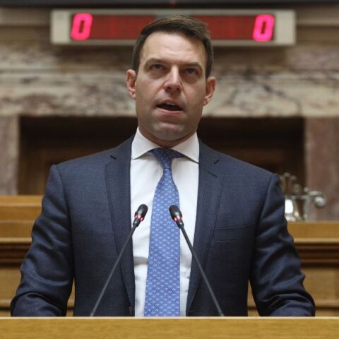 ΣΥΡΙΖΑ: Κατέθεσε πρόταση νόμου για τα ομόφυλα ζευγάρια - Τι προβλέπει για την τεκνοθεσία